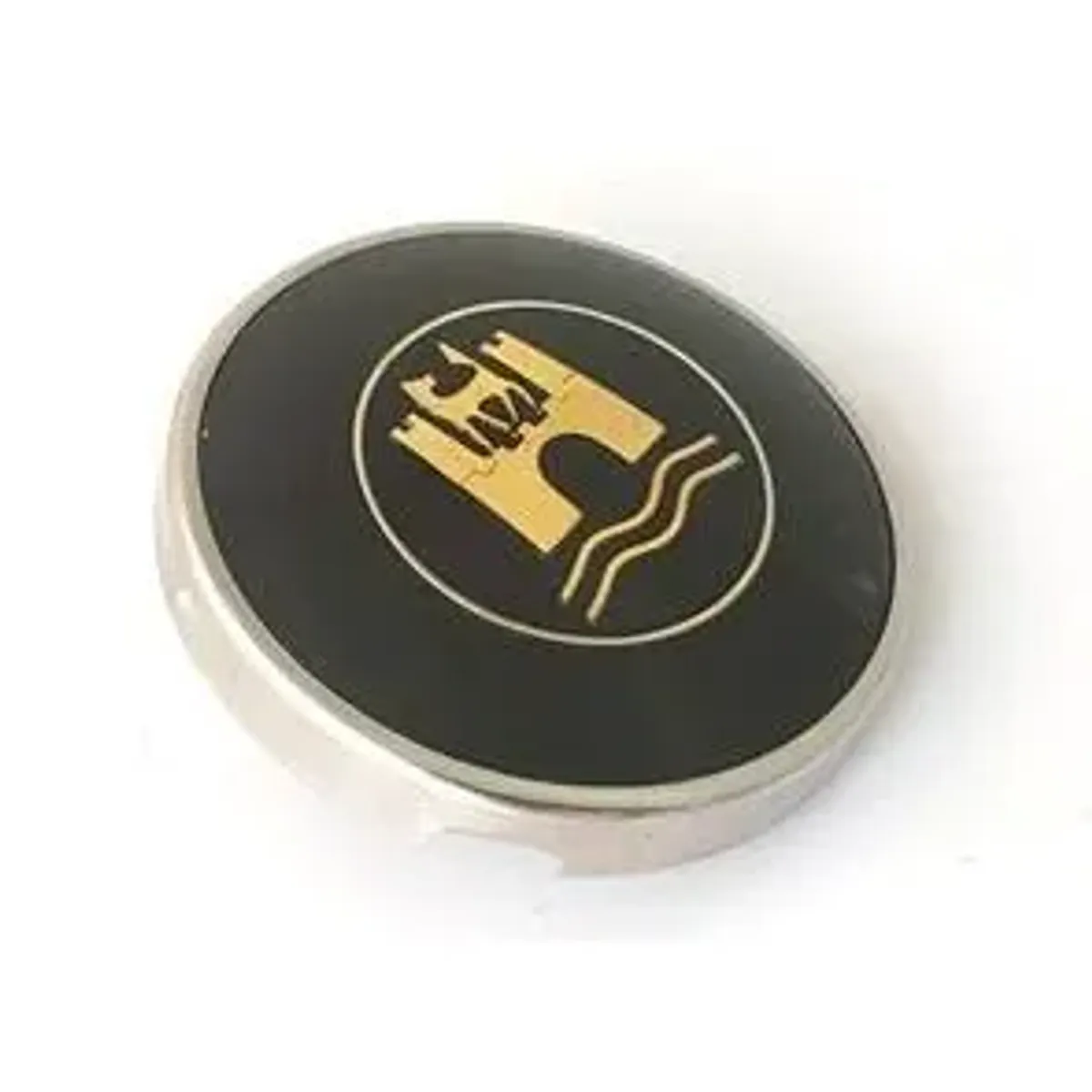 Hornknapp med gullfarget Wolfsburg-emblem for Banjo-ratt