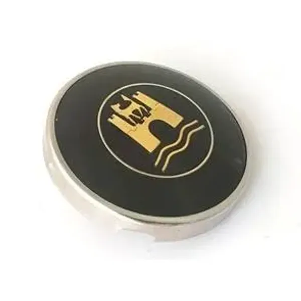 Hovedbilde Hornknapp med gullfarget Wolfsburg-emblem for ...