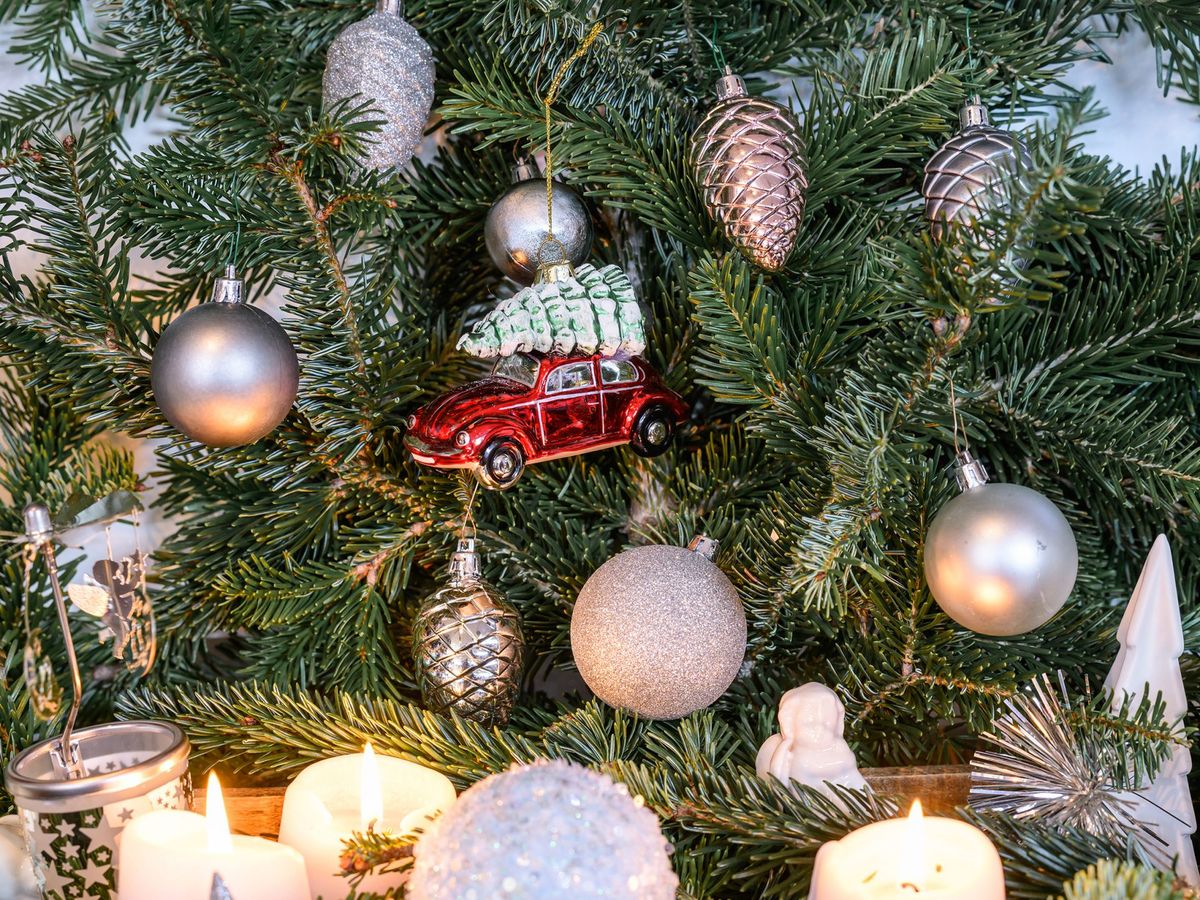 Volkswagen VW Beetle Glass Decoration / Christmas Ornament in Gift Box - Red with Tree